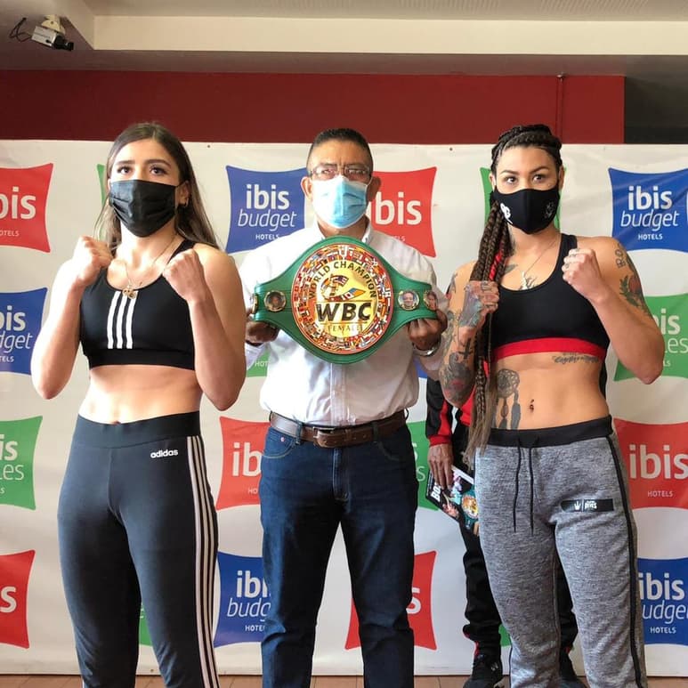En la ceremonia de pesaje, ambas boxeadoras aprobaron la báscula, en donde Mercado registró 122.3 libras y Guzmán 121.6. (CORTESÍA ZANFER)