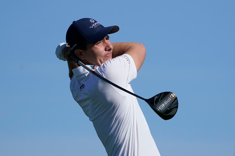 Carlos Ortiz tiró ayer 4 golpes abajo del par, con lo que terminó la segunda ronda del Abierto de Phoenix empatado en el octavo lugar. (ARCHIVO)