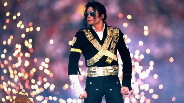 El domingo 31 de enero de 1993 la historia del Super Bowl cambió de manera drástica y no fue por el juego de Dallas, Cowobys Vs. Buffalo, Bills sino por el espectáculo que ofreció Michael Jackson, el cual renovó la historia de este espacio. (ESPECIAL)