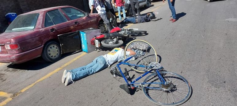 Ciclista y motociclista resultan lesionados en accidente; el probable responsable huyó del lugar. (ARCHIVO)