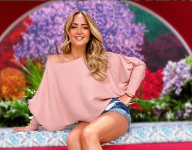 Este sábado, la conductora Andrea Legarreta cautivó a sus más de 5 millones de seguidores en Instagram con una fotografía vistiendo un pequeño short 'sport' y una playera de calaveritas. (Especial)
