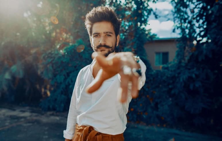 Polémica. Usuarios de redes se molestaron con Camilo por no saber de Selena Quintanilla.