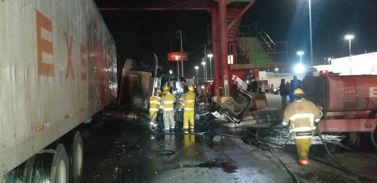 La unidad transportaba frituras y era conducida por un hombre de 60 años, quien resultó ileso. Se dirigía al municipio de Saltillo. (EL SIGLO DE TORREÓN)
