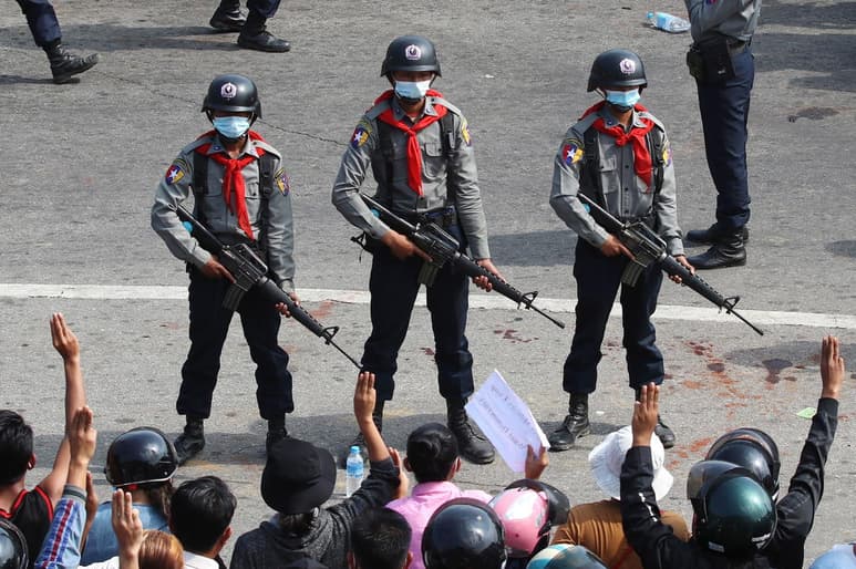 El jefe del Ejercito de Birmania, Min Aung Hlaing, justificó este lunes el golpe de Estado que dio el pasado 1 de febrero por el fraude electoral que fue cometido supuestamente en los comicios del pasado noviembre y que, según dijo, lo hizo 'inevitable'. (ARCHIVO)