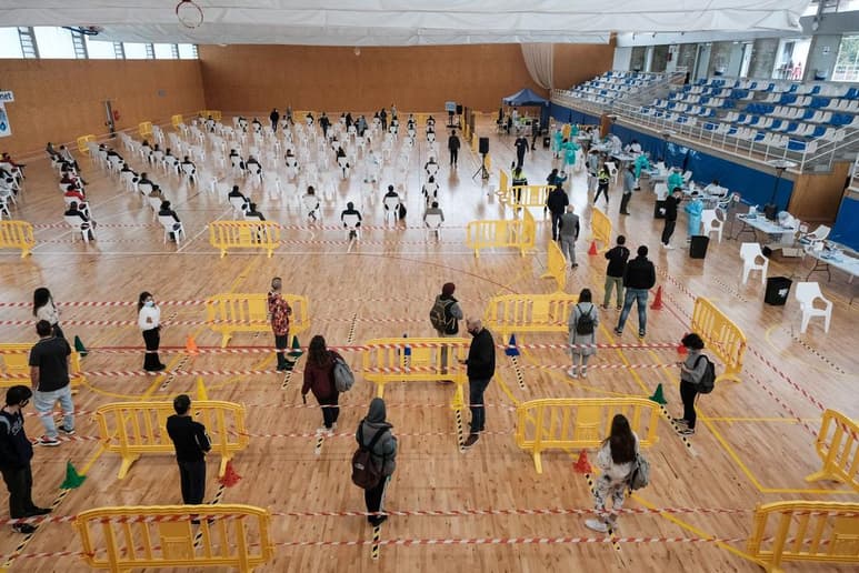 Espera superó este martes los tres millones de casos confirmados de COVID-19, con un récord de fallecidos durante la tercera ola de la enfermedad en el país. (ARCHIVO)