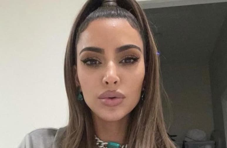 Kardashian dejó ver el atractivo de su figura para Instagram (@KIMKARDASHIAN)