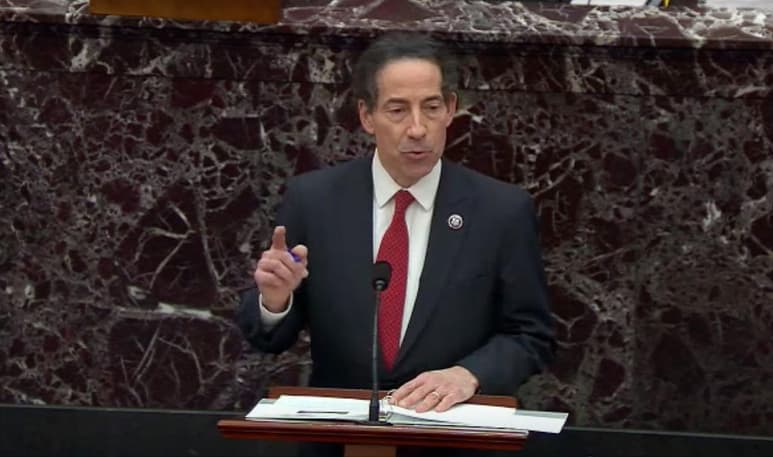 Un día después de enterrar a su hijo Tommy, el legislador demócrata Jamie Raskin vio cómo una horda de radicales irrumpía en el Capitolio de EUA y ponía en peligro la vida de una de sus hijas y de su yerno, que habían decidido acompañarlo ese día al trabajo. (ESPECIAL)