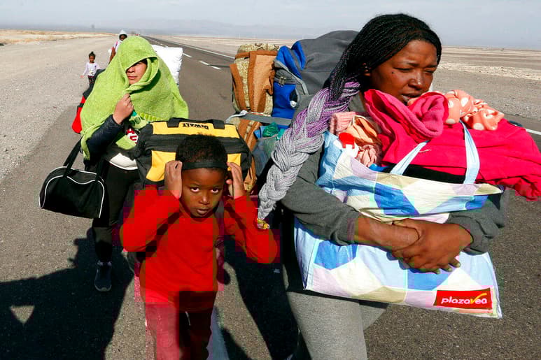 Chile expulsará el miércoles a más de 100 migrantes que volverán a sus países, principalmente Venezuela y Colombia, informó el martes el ministro del Interior, Rodrigo Delgado, quien visita Colchane, zona fronteriza con Bolivia donde hace semanas se vive una crisis migratoria y humanitaria. (ESPECIAL)