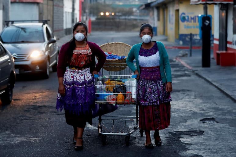 La pandemia del coronavirus generó un retroceso de más de una década en los niveles de participación laboral de las mujeres en Latinoamérica, donde la tasa de participación femenina cayó un 6 % en 2020 hasta el 46 %, frente al 69 % de la masculina, reveló este miércoles la Cepal. (ARCHIVO)