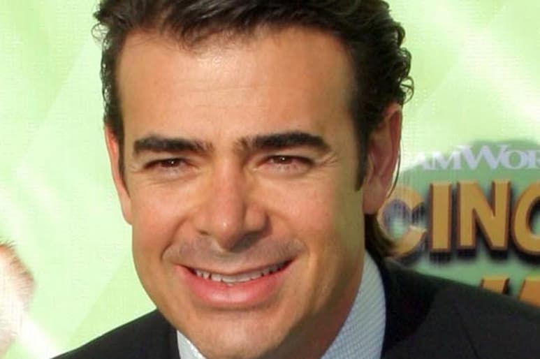 Luego de ser intervenido de emergencia a doble trasplante de pulmón por severas complicaciones del COVID-19, el actor mexicano Toño Mauri podría ser dado de alta próximamente. (Especial)