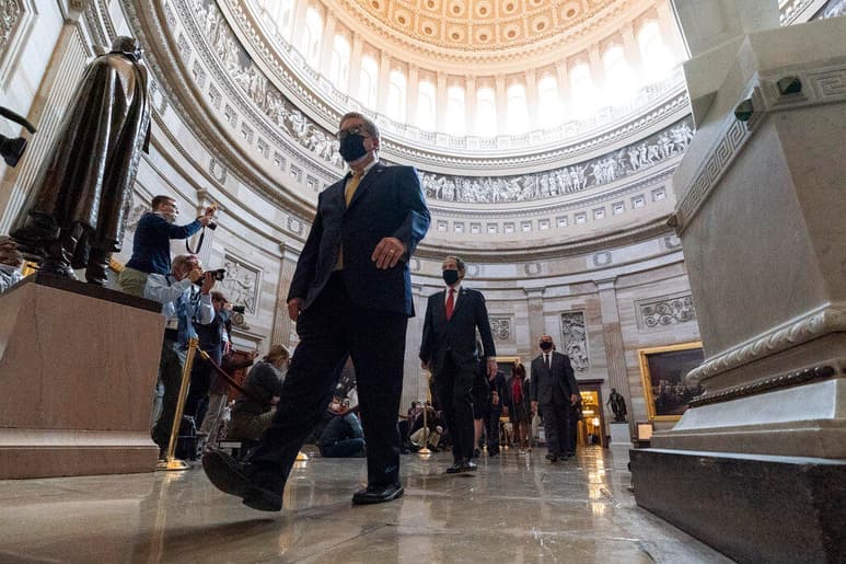El tercer día del juicio político contra el expresidente estadounidense, Donald Trump, arrancó este jueves en el Senado, en Washington. (AP)