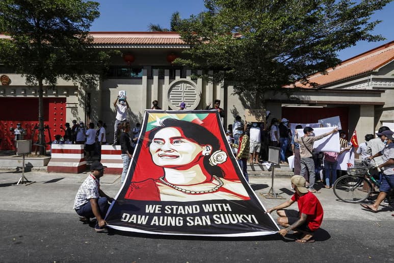 El gobierno militar de Myanmar ha detenido a más de 260 personas tras el golpe de Estado perpetrado el 1 de febrero, mientras están previstas para este viernes nuevas manifestaciones masivas en rechazo a la junta castrense. (ARCHIVO)