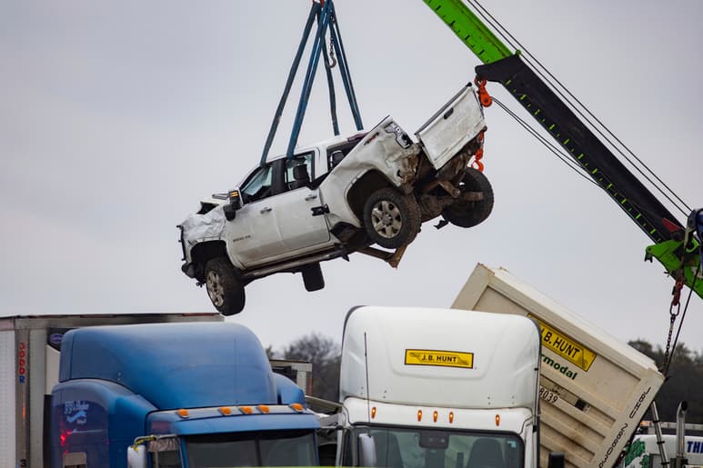 El accidente, que involucró a más de 130 vehículos en una autopista de Texas, dejó al menos 65 personas heridas. (AP)