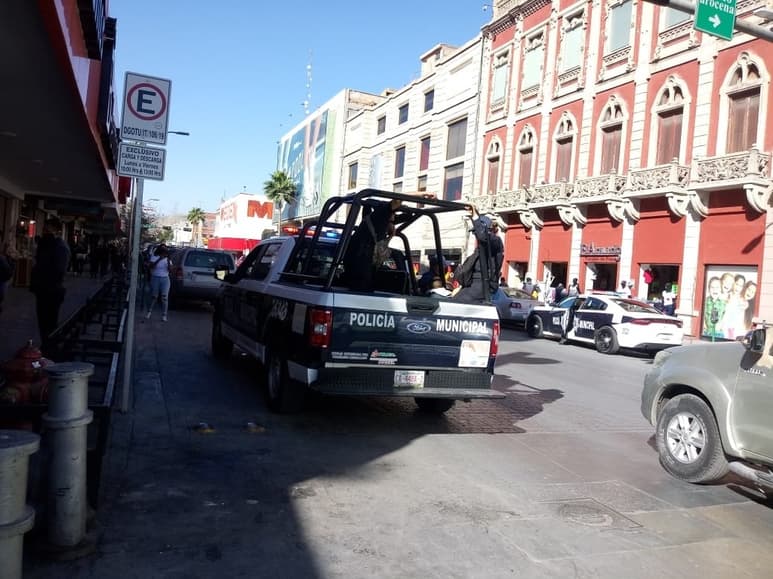El sujeto dijo a los patrulleros llamarse Luis, siendo trasladado al Centro de Detención Temporal. (EL SIGLO DE TORREÓN)