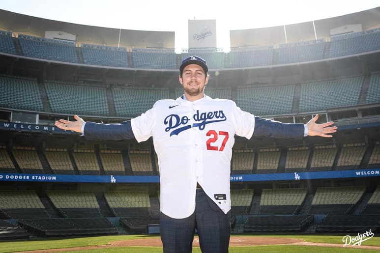Previo al arranque de los trabajos primaverales de los equipos, el lanzador se mostró contento de portar franela de la novena de California. (TWITTER)