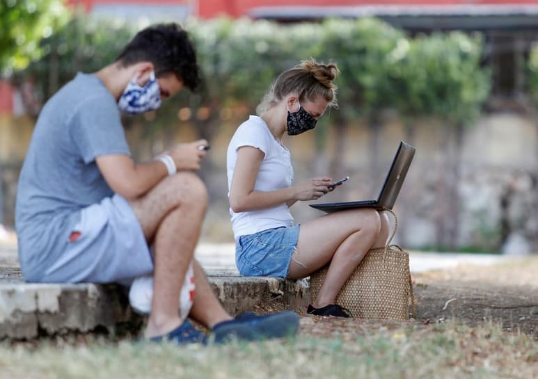 Una avería dejó este viernes a toda Cuba sin acceso a internet durante casi dos horas y provocó también la congestión del servicio telefónico. (ARCHIVO)