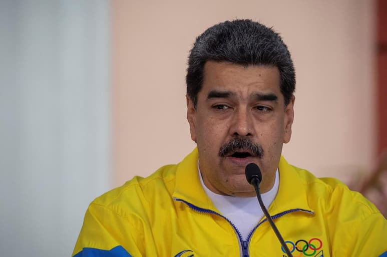 El presidente de Venezuela, Nicolás Maduro, reconoció este viernes que la crisis humanitaria de su país es 'enorme' y reiteró su denuncia de que es causada por las sanciones económicas a su Gobierno, principalmente por aquellas impuestas por Estados Unidos, pese a que la situación crítica comenzó años antes de que el país fuera sancionado. (ARCHIVO)