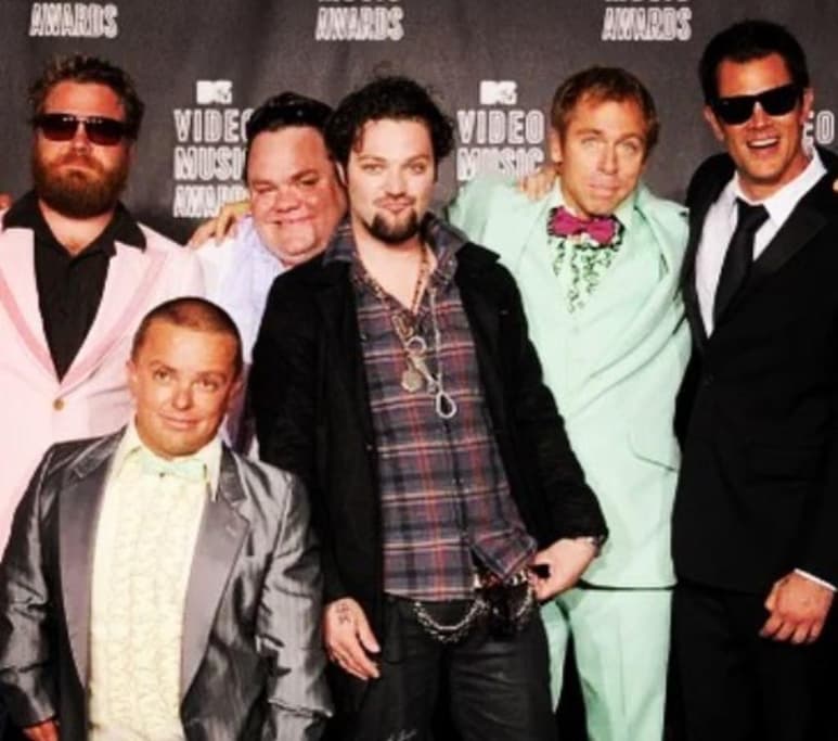 '¿A quién diablos le importa si estoy borracho como el infierno? Jackass me ha hecho pasar un infierno sobre ruedas durante un año y medio', expresó el actor Bam Margera en un video que colgó en redes sociales, luego de que quedara fuera de la película 'Jackass 4', la cual llamó a boicotear. (Especial) 