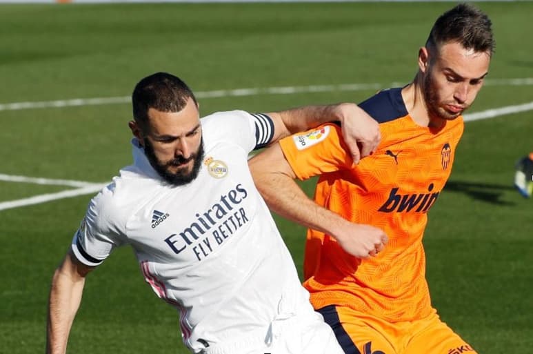 El Real Madrid confirmó su buena línea y logró su tercer triunfo consecutivo en LaLiga Santander, ante el Valencia (2-0), gracias a los tantos del francés Karim Benzema y el alemán Toni Kroos. (Agencia) 