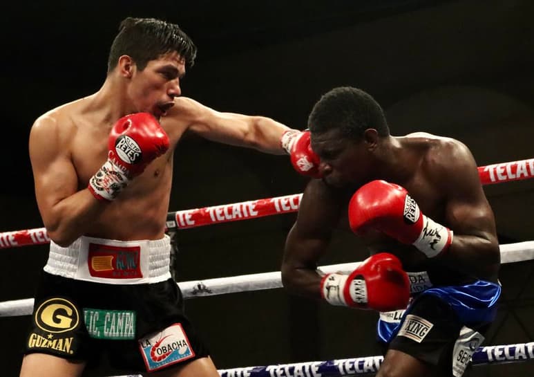 El hermosillense Pedro “Roca” Campa regresó al ring, resolvió una pelea complicada, lució en la corta distancia y supo administrarse a lo largo de la contienda, para vencer por decisión mayoritaria al venezolano Carlos “Profeta” Cárdenas, en pelea a 8 rounds en peso Superligero en la capital de Sonora. (EL SIGLO DE TORREÓN)