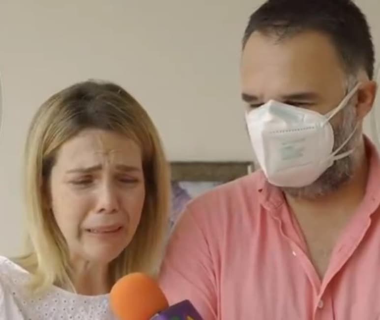 A días del fallecimiento del actor mexicano Rodrigo Mejía, su esposa, la conductora Gaby Crassus apareció ante las cámaras de Ventaneando con un aspecto desgarrador durante la misa en honor a él. (Especial)