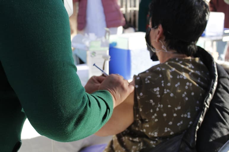 El Centro Cívico del municipio de Viesca fue la sede de vacunación contra COVID-19 para los adultos mayores. (EL SIGLO DE TORREÓN)