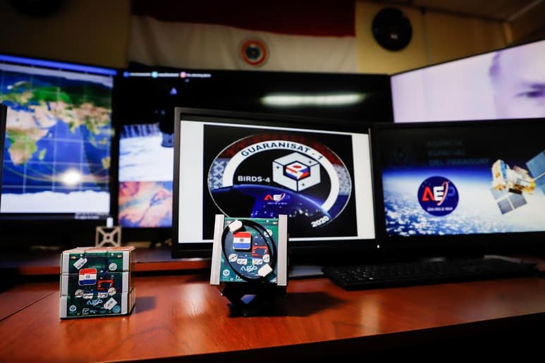 El presidente de Paraguay, Mario Abdo Benítez, anunció que el próximo 20 de febrero será lanzado al espacio el GuaraníSat-1, el primer satélite paraguayo desarrollado con el apoyo de Japón. (ARCHIVO)