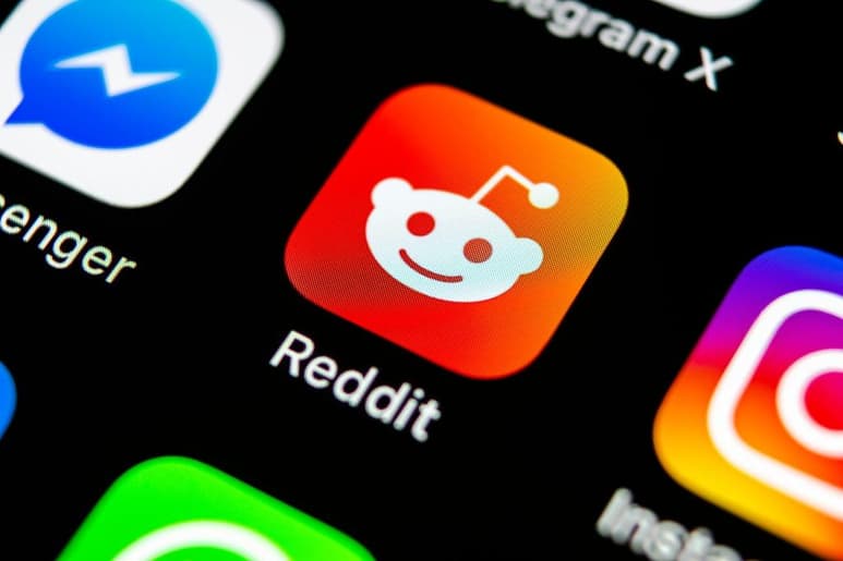 A finales de enero, millones de usuarios de Reddit se unieron para comprar acciones de GameStop, una cadena de tiendas de videojuegos cuyo valor iba en picada. (ESPECIAL)