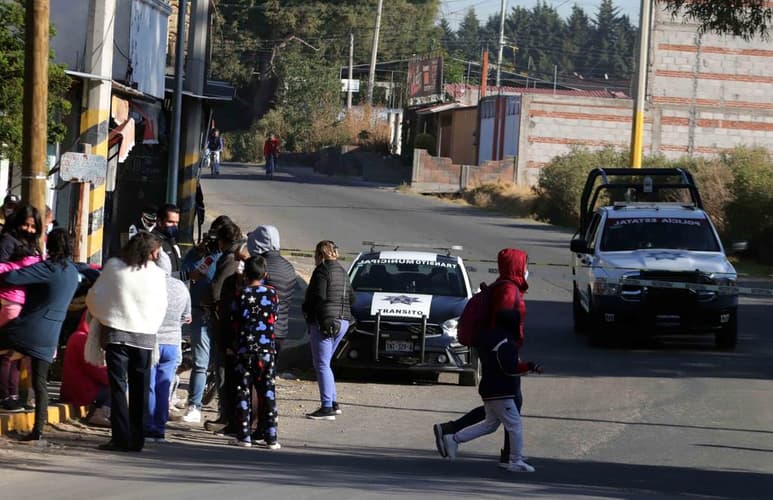 El gobernador de Puebla, el morenista Luis Miguel Barbosa Huerta, calificó como 'preocupantes' los apagones que afectaron a Puebla la noche de ayer y llamó a la Comisión Federal de Electricidad (CFE) tomar las previsiones necesarias para que esto no ocurra. (ARCHIVO)