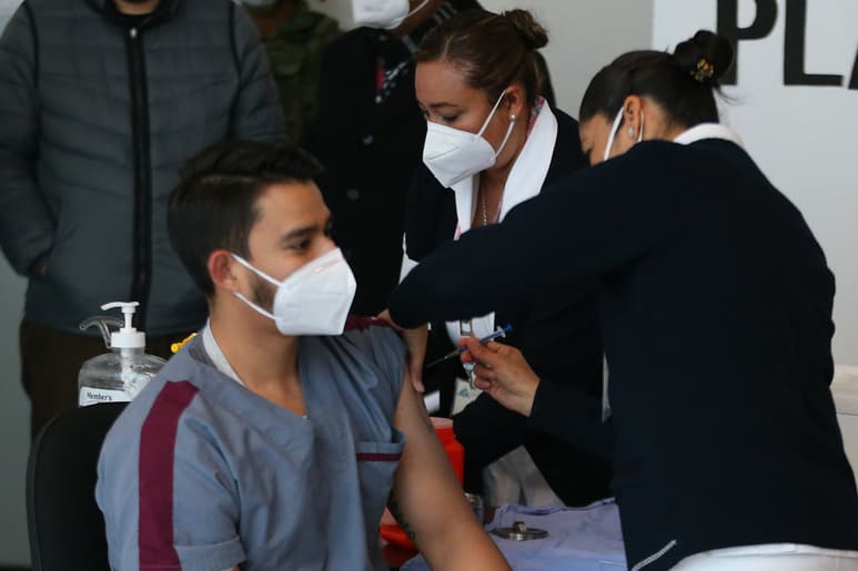 En la primera entrega que se realizó el 13 de enero se atendieron 4,875 trabajadores de primera línea de batalla contra el virus.