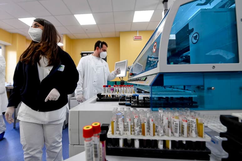 El Ejecutivo comunitario tendrá dos meses para evaluarlos una vez recibidos, tras lo cual el Consejo (los países) tiene un mes más para aprobarlos por mayoría cualificada. (EL SIGLO DE TORREÓN) 