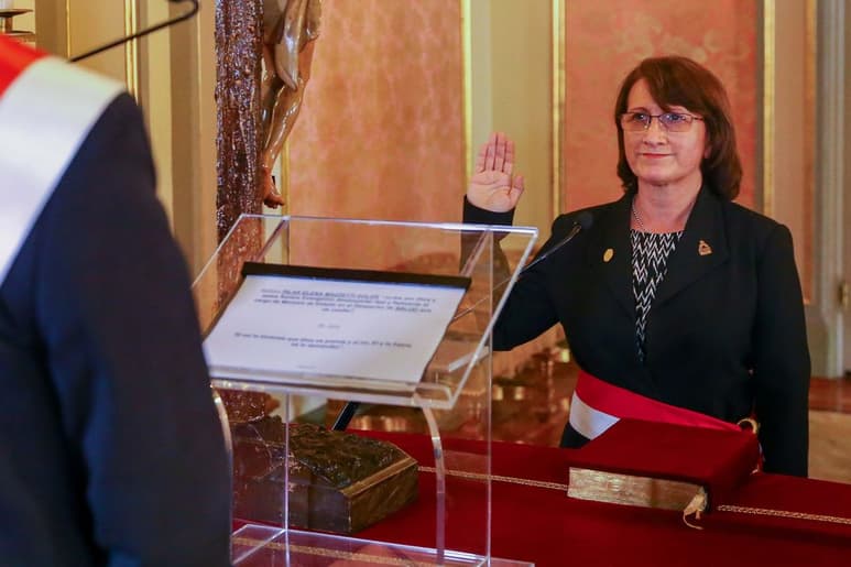 Mazzetti (foto) admitió que también recibió la vacuna, a pesar de que días antes había afirmado que sería la última en hacerlo. (ARCHIVO)