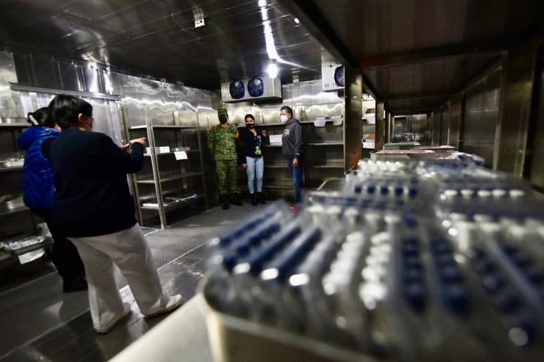 La Jurisdicción Sanitaria VI en Torreón almacena más de 2 mil vacunas contra el COVID-19 de la farmacéutica AstraZeneca. (ÉRICK SOTOMAYOR)