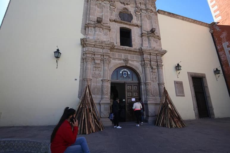 Como lo marcan las nuevas disposiciones de la Ley Federal del Trabajo, la rectoría entregó la propuesta final para ambos sindicatos, la cual ya fue votada. (EL SIGLO DE TORREÓN)
