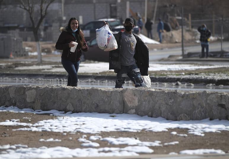 La alerta continúa por la entrada del nuevo frente frío 36 y la décima tormenta invernal. (EFE)