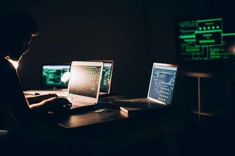 El Departamento de Justicia de Estados Unidos acusó a tres programadores informáticos norcoreanos de una amplia gama de destructivos hackeos globales, cuyas víctimas incluyeron bancos y un estudio cinematográfico, informaron el miércoles los fiscales federales. (ESPECIAL)