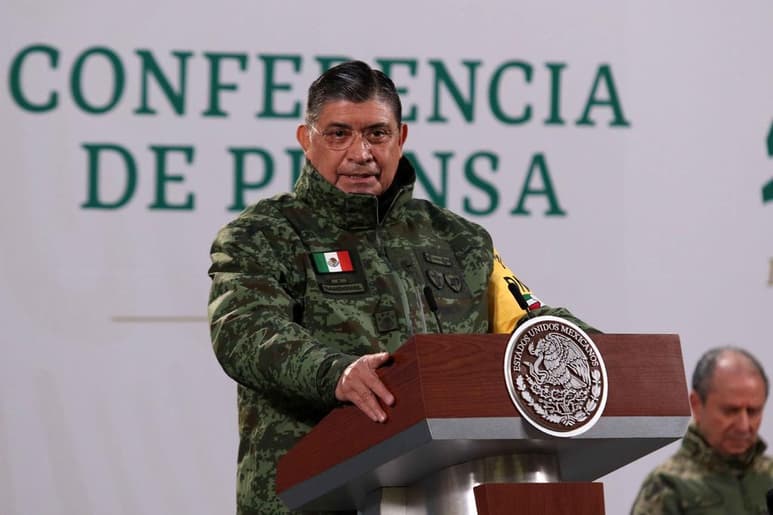 'Quiero informarles que el día de hoy di positivo a la prueba de COVID-19', indicó el general. (ARCHIVO)