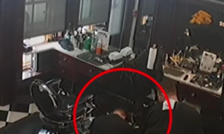 El barbero se perforó una arteria con las tijeras (CAPTURA)