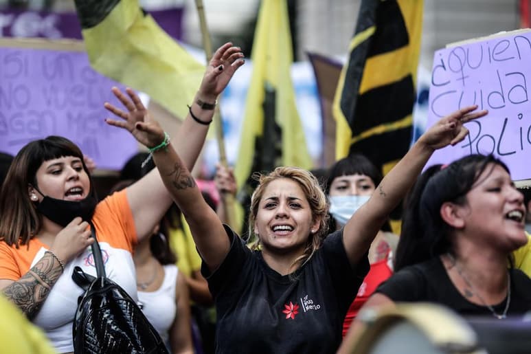 El movimiento 'Ni una menos' reunió este miércoles a miles de personas en las calles de varias ciudades de Argentina en unas manifestaciones en las que demandaron justicia por la joven Úrsula Bahillo, asesinada este mes a los 18 años, y una nueva reforma judicial. (ARCHIVO)