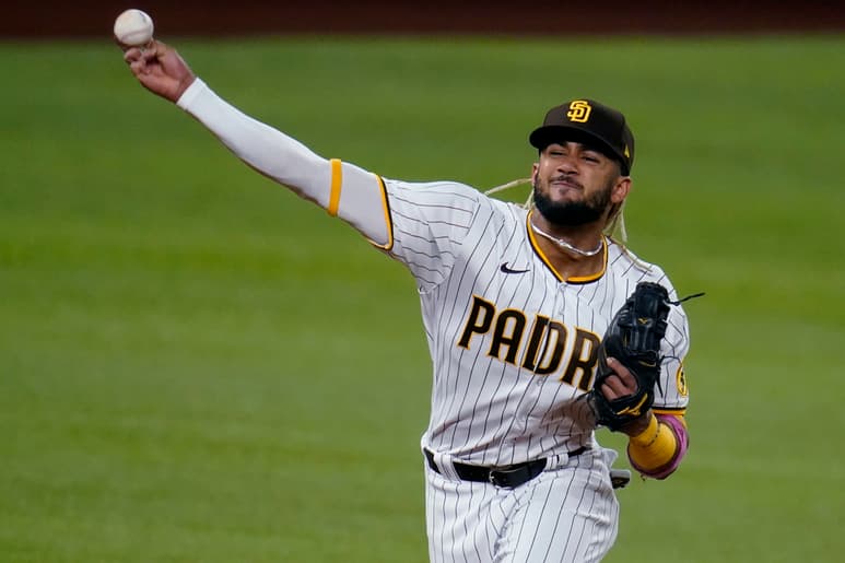 El dominicano Fernando Tatis Jr. ha disputado apenas 143 juegos de temporada regular con los Padres, pero recibió una millonaria extensión de contrato por 14 años y 340 millones de dólares. (ARCHIVO)