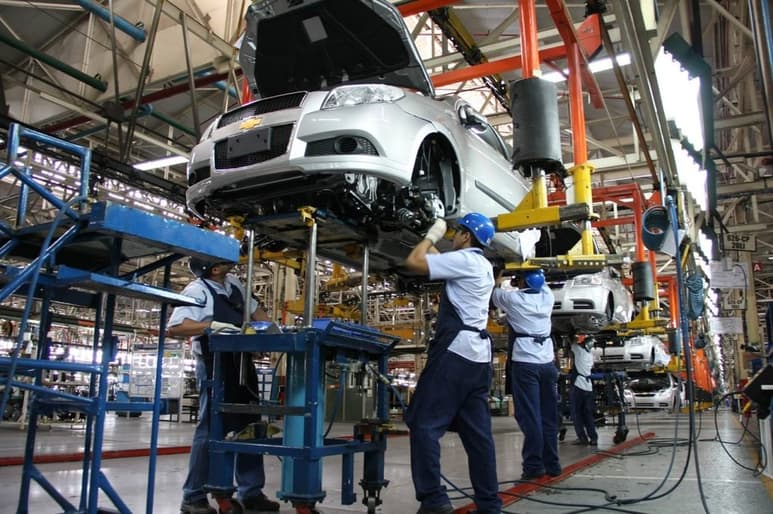 En la industria automotriz hay alrededor de 200 mil empleos, lo cual representa el 30 % de los empleos del Instituto Mexicano del Seguro Social en Coahuila (IMSS). (ARCHIVO)