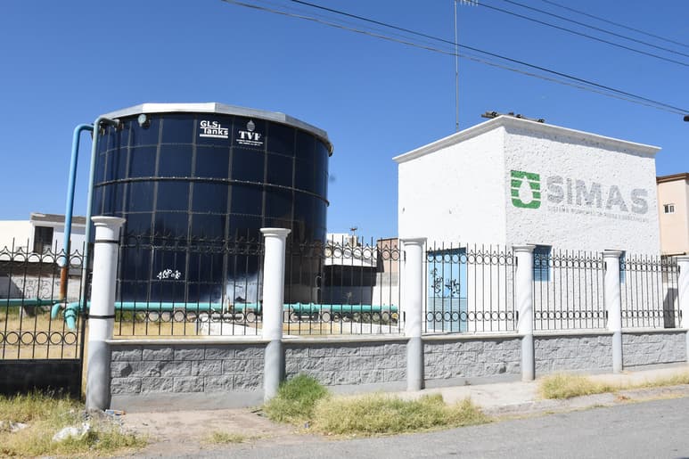 El gerente general del Simas Torreón informó que ya están en operación los 18 megatanques y se elevó la eficiencia al 50 por ciento. (JESÚS GALINDO)