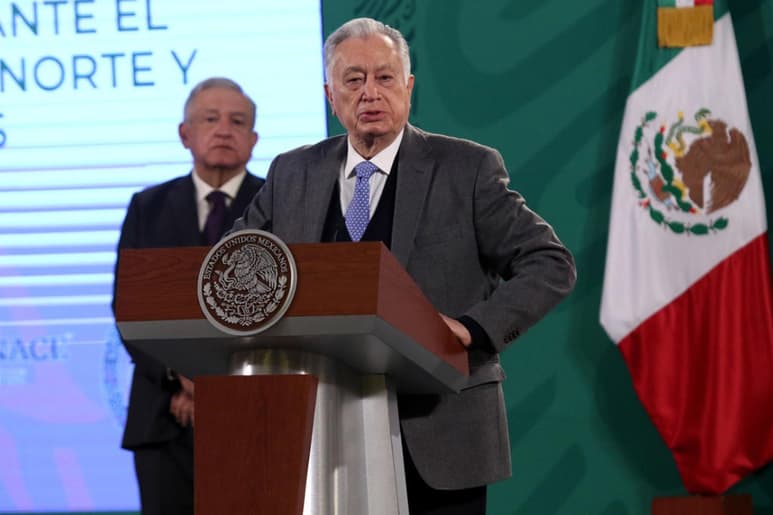 Manuel Bartlett, director de la CFE, volvió a señalar la falta de suministro de gas, pero aseguró que ya 'hemos podido sustituir el vacío que deja el gas que no ha llegado al país' con otras fuentes de energía. (EL UNIVERSAL)
