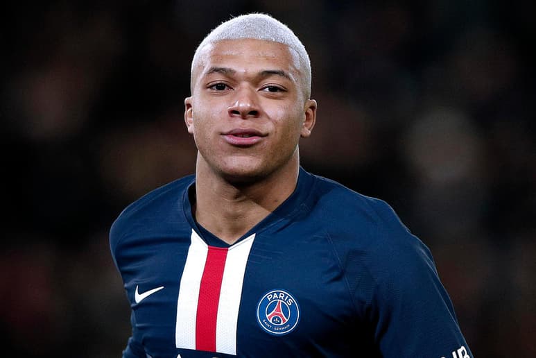 El París Saint-Germain sigue trabajando en la renovación del contrato de Kylian Mbappé, que acaba en junio de 2022 pero, según el diario Le Parisien, si algún club quiere contratarlo a fines de esta temporada tendrá que desembolsar 200 millones de euros. (ARCHIVO)