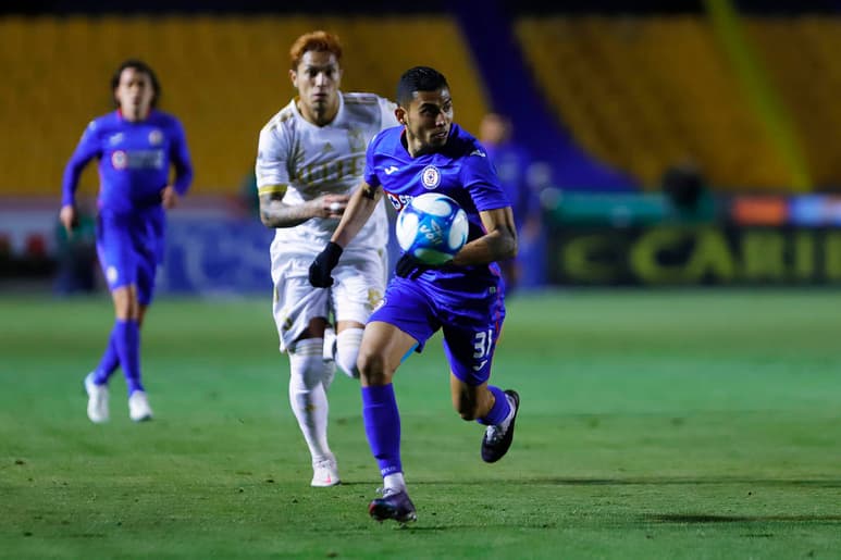 Carlos Salcedo ha vuelto a crear polémica tras perder ante Cruz Azul en la jornada siete del Guard1anes 2021 en Liga MX. (JAM MEDIA)
