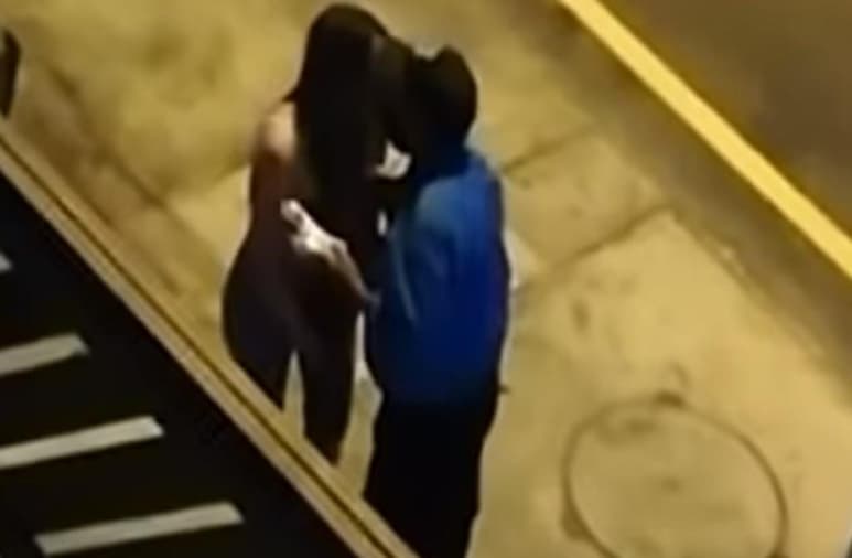 Presuntamente la mujer habría sobornado al oficial ofreciéndole un beso para que la dejara ir (CAPTURA) 