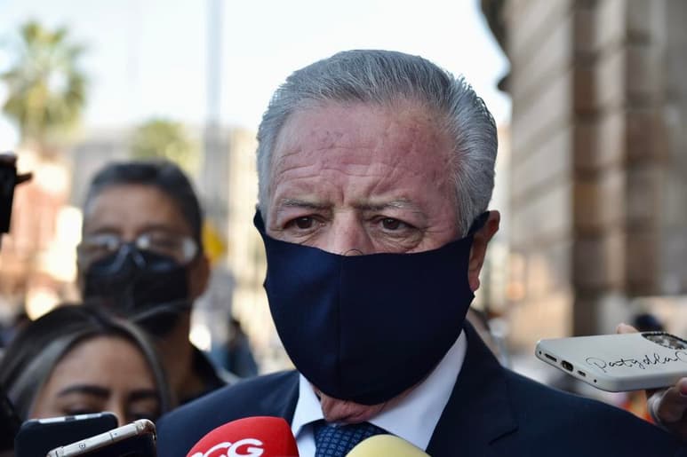 Zermeño además recordó que en Coahuila, Nuevo León y Tamaulipas existe la llamada “Cuenca de Burgos” que tiene yacimientos del llamado gas shale, pero ante la negativa de abrir la participación al sector privado, ello no significa ninguna noticia positiva.
(ERICK SOTOMAYOR)