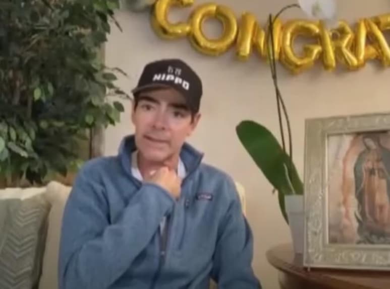A pocos días de haber sido dado de alta del hospital tras recibir un trasplante doble de pulmón, el actor Toño Mauri ha sido acusado de usar sus influencias para conseguir donador en poco más de una semana. (Especial)