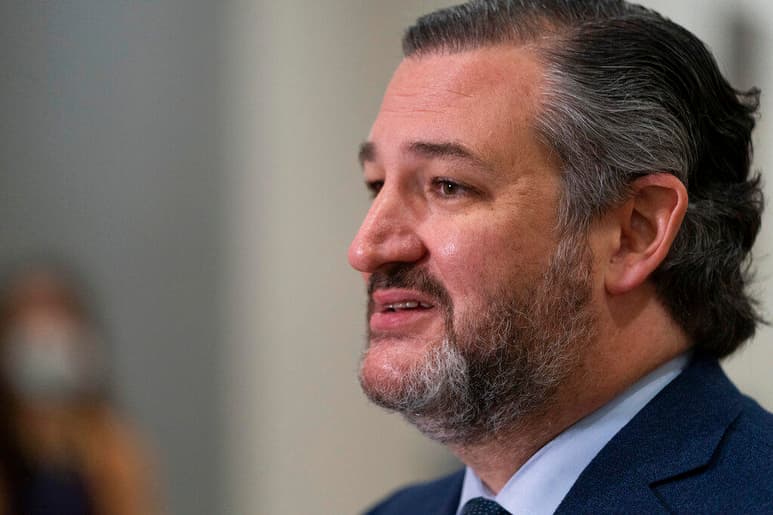 Mientras que los texanos sufren los estragos del temporal que ha congelado termómetros, dejado a millones sin electricidad y causado una treintena de muertos en todo Estados Unidos, el senador republicano Ted Cruz acaparó este jueves los titulares por un viaje a las soleadas costas de Cancún, en México, aunque se vio obligado a regresar tras el aluvión de críticas recibidas. (ESPECIAL)
