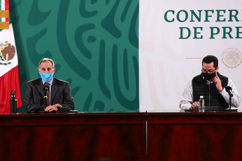 La vacuna rusa Sputnik V, que se espera llegue al país este fin de semana, será utilizada para inmunizar a adultos mayores que viven en un municipio con alta marginación social y alta mortalidad por el COVID-19, informó esta noche el subsecretario de Prevención y Promoción de la Salud, Hugo López-Gatell. (ARCHIVO)
